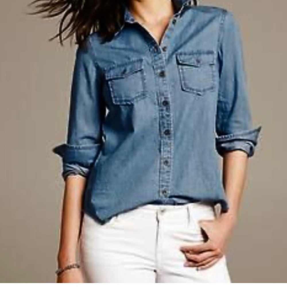 Crown & Ivy Women’s 1X Denim‎ Long Sleeve Button-Down Shirt with Front Pockets